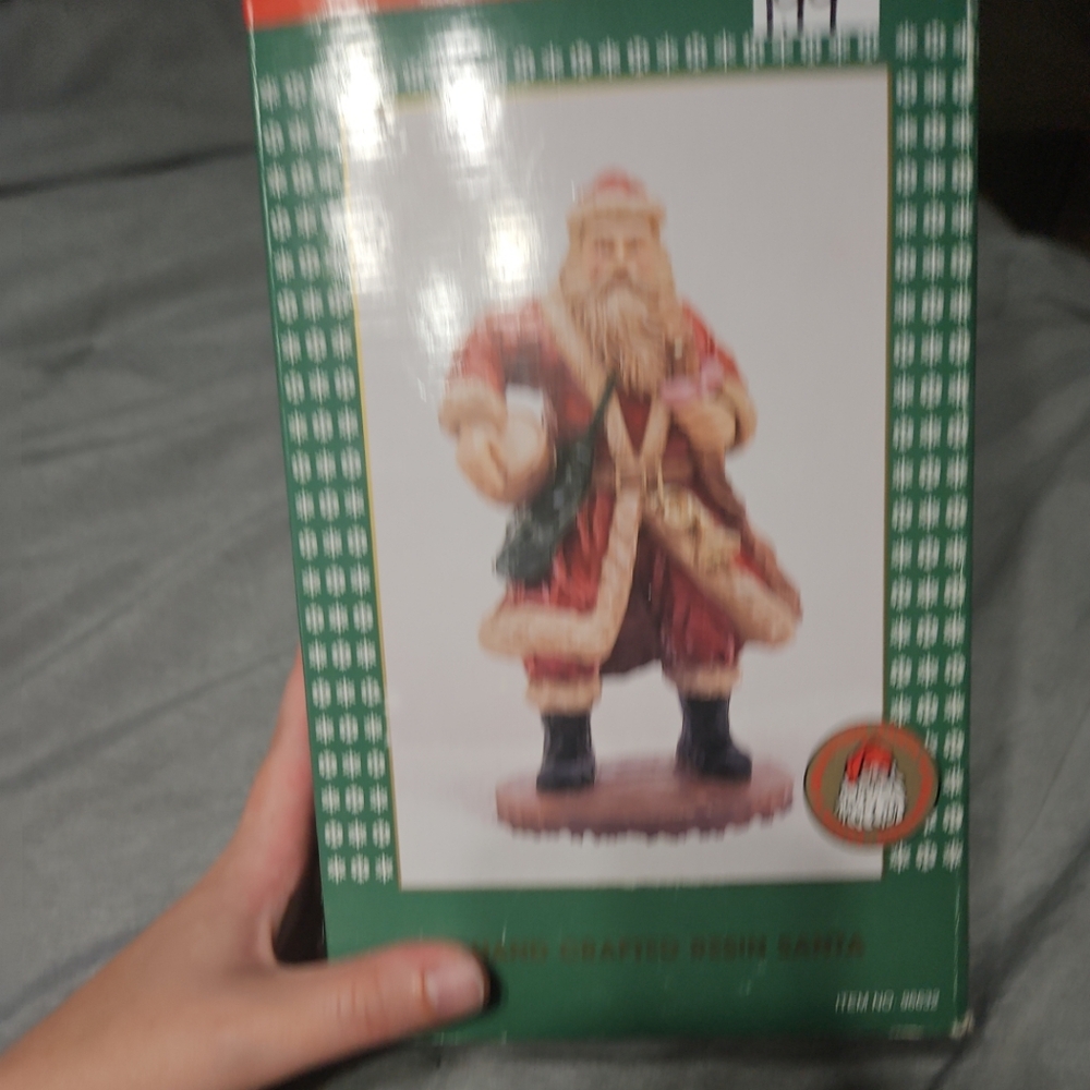 Santa Claus Figurine with Red Outfit - Picture 2 of 2